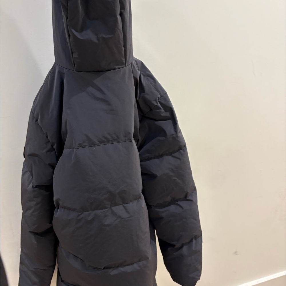 Vuori Charcoal Puffer Jacket